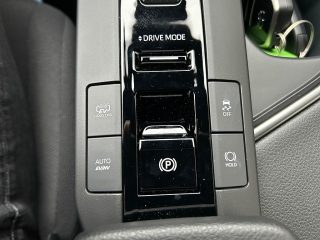 Toyota C-HR 2,0 PHEV Active Drive CVT 223PS | LED|Kamera