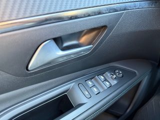 Peugeot 3008 1,2 PureTech 130 Allure Pack | LED | Navi