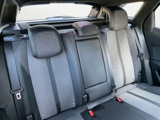 Peugeot 3008 1,2 PureTech 130 Allure | LED | Navi | Keyless