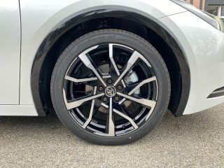 Toyota Prius 2,0 PHEV Executive CVT 223PS | Navi | Kam