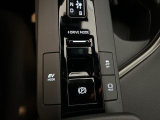 Toyota C-HR 1,8 Hybrid Active Drive CVT 140PS | LED | Navi