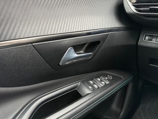 Peugeot 5008 PureTech 130 Allure Pack | Navi | Kamera | 7-SITZER