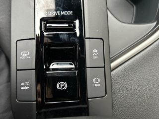 Toyota C-HR 2,0 PHEV Active Drive CVT 223PS | LED | Navi