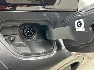 Toyota C-HR 2,0 PHEV Active Drive CVT 223PS | LED | Navi