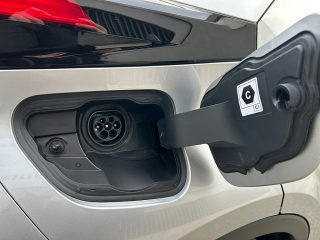 Toyota C-HR 2,0 PHEV Active Drive CVT 223PS | LED | Navi