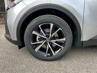 Toyota C-HR 2,0 PHEV Active Drive CVT 223PS | LED | Navi