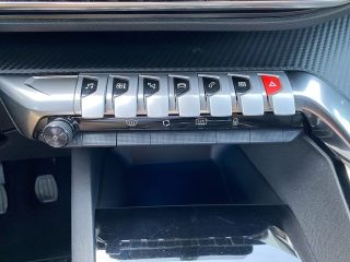 Peugeot 3008 1,2 PureTech 130 Allure | LED | Navi | Keyless