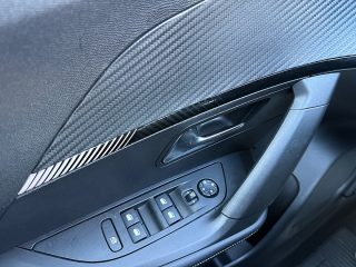 Peugeot 2008 PureTech 130 Allure Aut. | LED | Navi | PDC