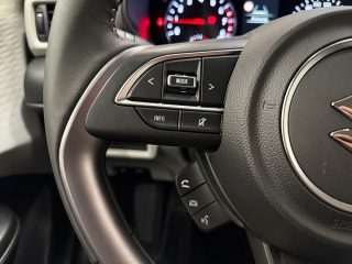 Suzuki Swift 1,2 Hybrid Shine | LED | Navi