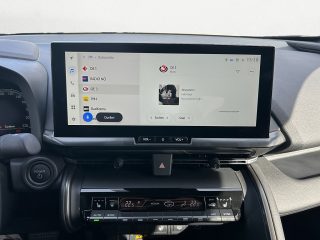 Toyota C-HR 2,0 PHEV Active Drive CVT 223PS | LED | Navi