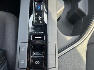 Toyota C-HR 2,0 PHEV Active Drive CVT 223PS