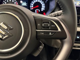 Suzuki Swift 1,2 Hybrid Shine | LED | Navi
