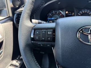 Toyota Hilux Double Cab Invincible 4WD 2,8 MHEV |bei 2-Sitzer Variante 60.800,-