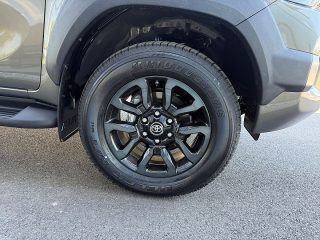 Toyota Hilux Double Cab Invincible 4WD 2,8 MHEV |bei 2-Sitzer Variante 60.800,-