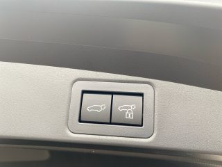 Toyota Corolla 2,0 Hybrid TS Lounge CVT | Systemleistung 178PS|