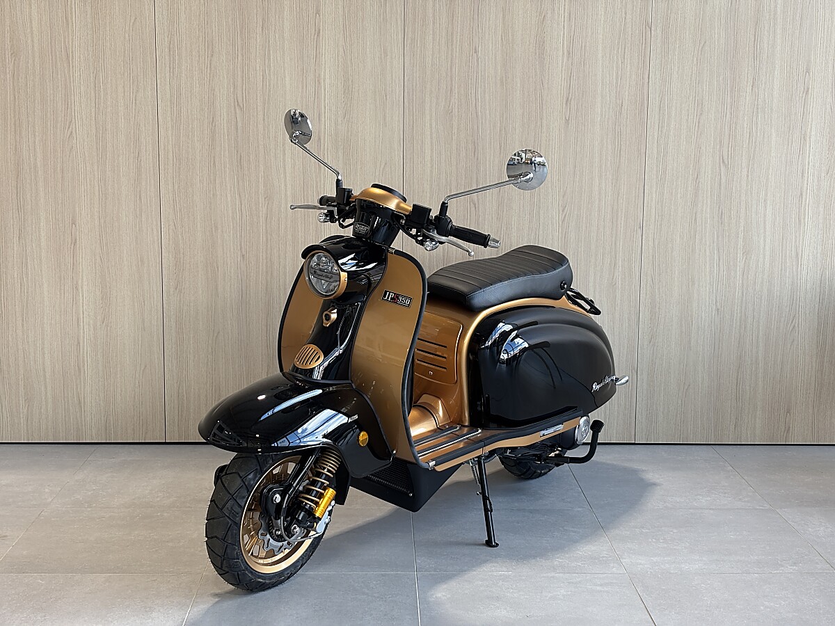 Royal Alloy JPS 350 on road