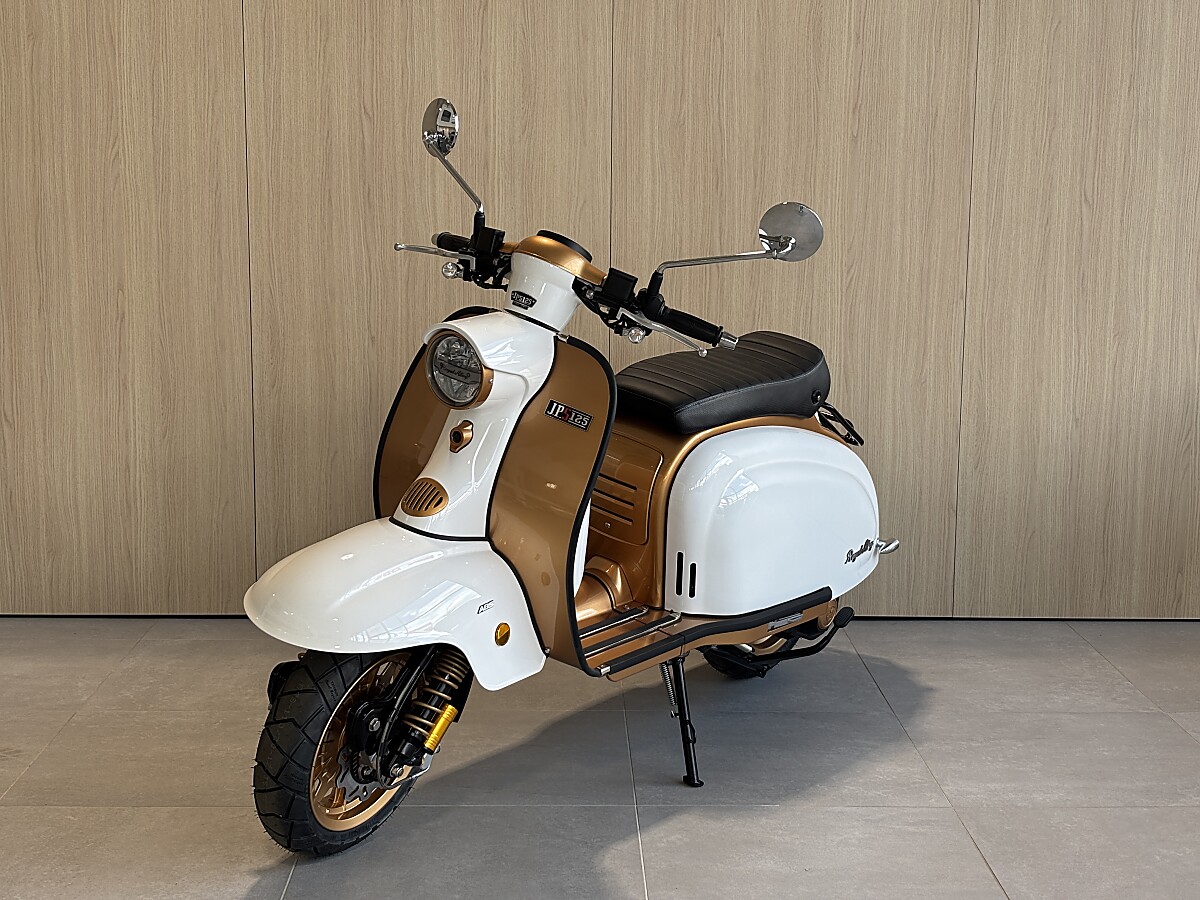 Royal Alloy JPS 125 On Road